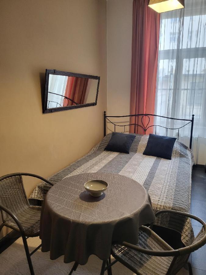 Pension Sunflower Praga Esterno foto