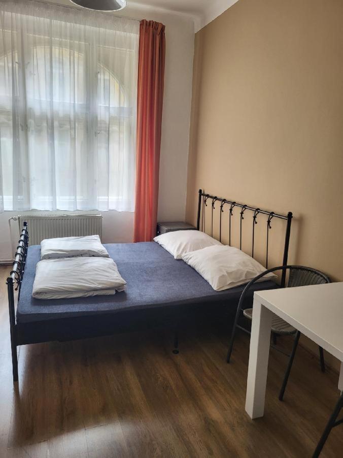 Pension Sunflower Praga Esterno foto